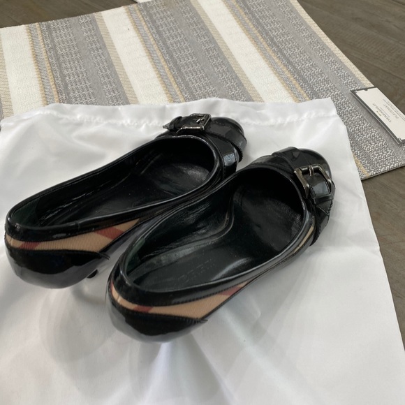 Authentic Burberry shoes😍 - Picture 2 of 3